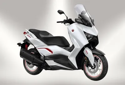 Xmax 250 Connected 2025 / ABS scooter photo