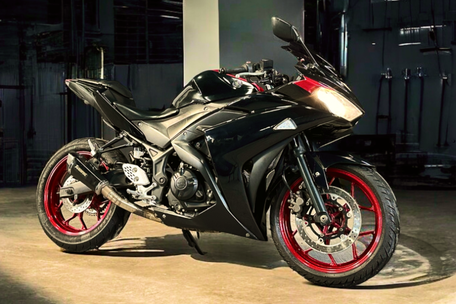 Rent Yamaha R25 in Bali, a 250cc sportbike perfect for exploring the island with power and style.